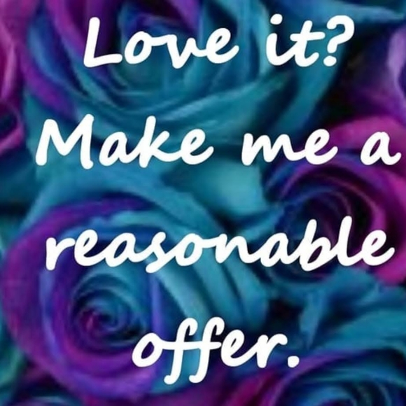 Two magazines 1  People Magazine March 2022 issue1 Elle Magazine March 202 - Picture 7 of 11